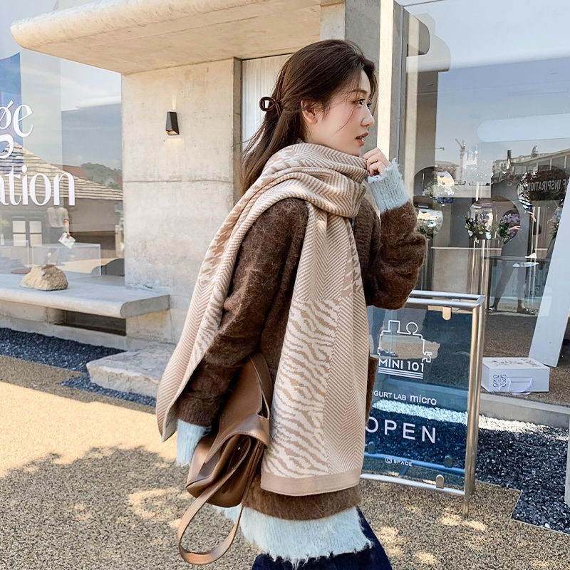 KHĂN CHOÀNG MÙA ĐÔNG CHẤT LEN HỌA TIẾT DA BEO HAI MẶT