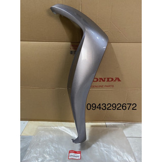 Cánh yếm ngoài phải sh 125/150 màu xám bạc honda