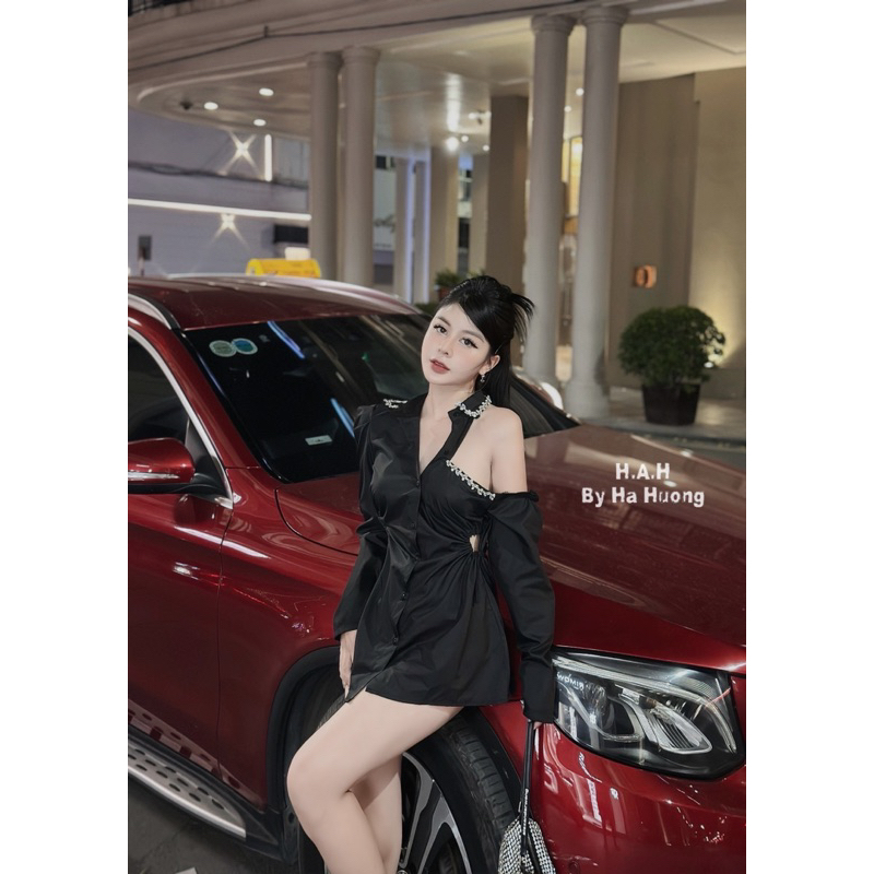 Áo sơmi hở vai đính đá sang chảnh