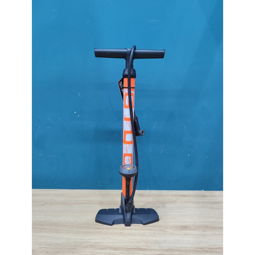 Bơm xe đạp, xe máy GIYO GF-43PE áp suất 160PSI/11KG, đồng hồ cao, van thông minh