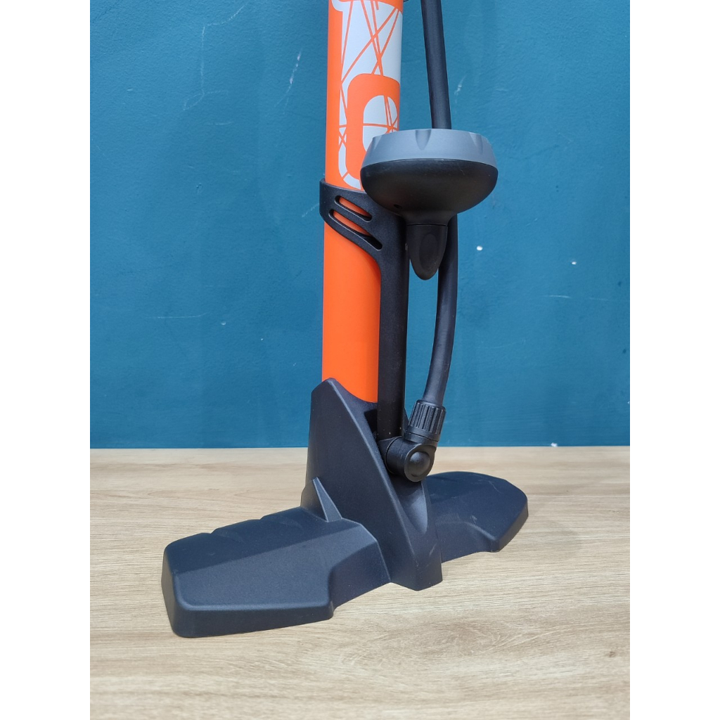 Bơm xe đạp, xe máy GIYO GF-43PE áp suất 160PSI/11KG, đồng hồ cao, van thông minh