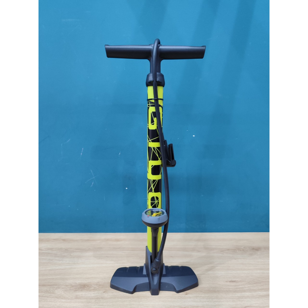 Bơm xe đạp, xe máy GIYO GF-43PE áp suất 160PSI/11KG, đồng hồ cao, van thông minh
