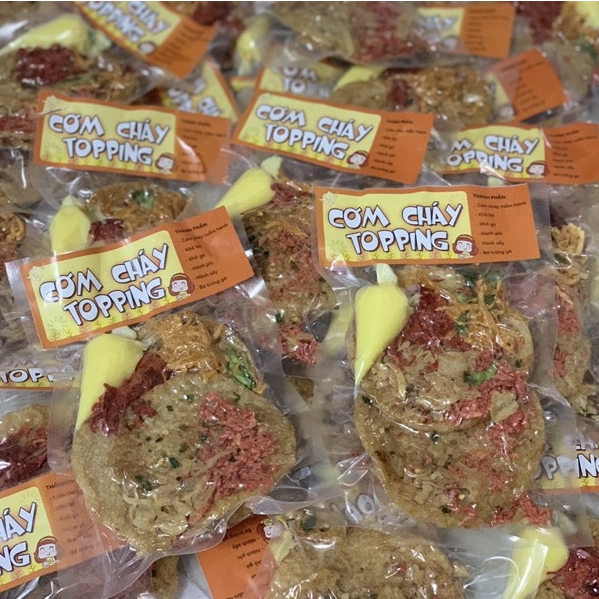 Cơm cháy topping khô gà, khô bò, hành phi thơm ngon giòn rụm