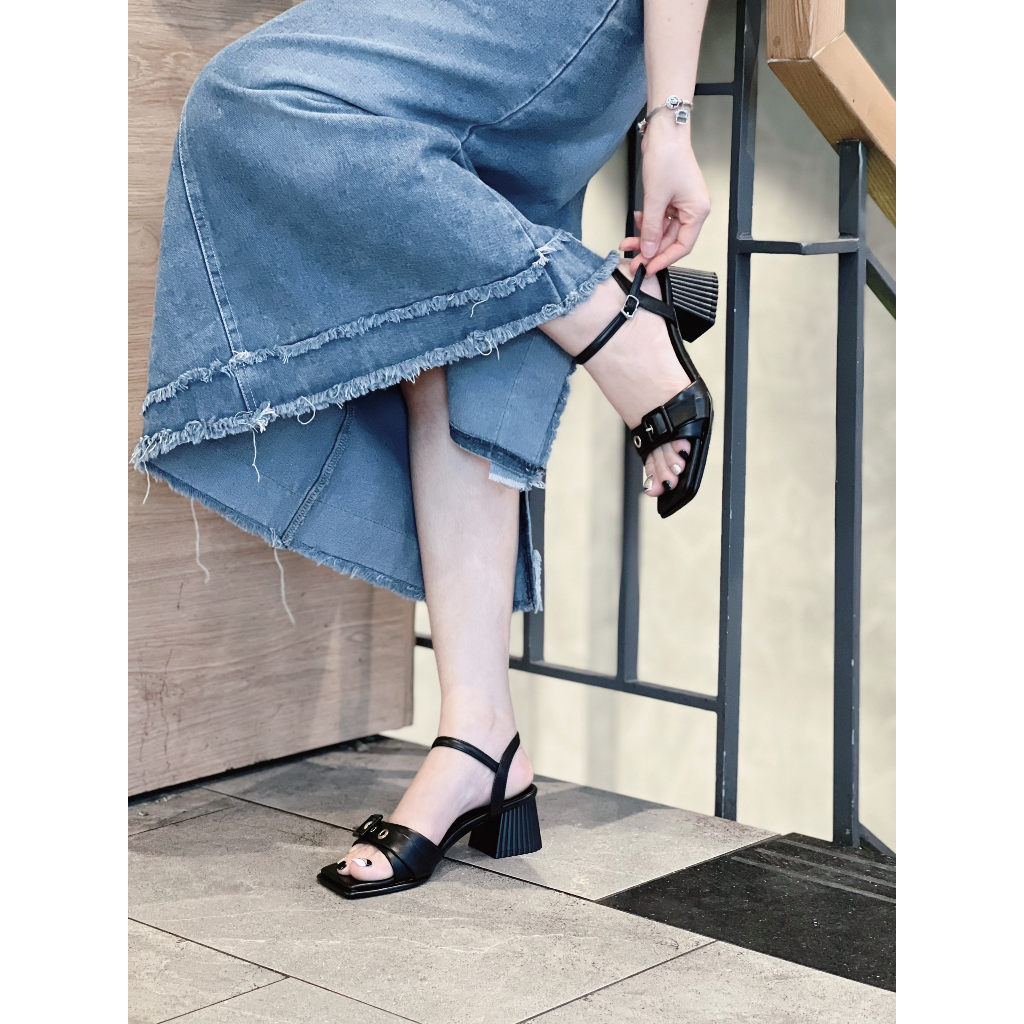 Giày Sandal Gót Vuông 5P Quai Bản Ngang Khóa Vuông LUX HADU M598, BH 24 Tháng