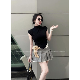 Áo Thun dáng ngắn có vạt áo đuôi tôm
