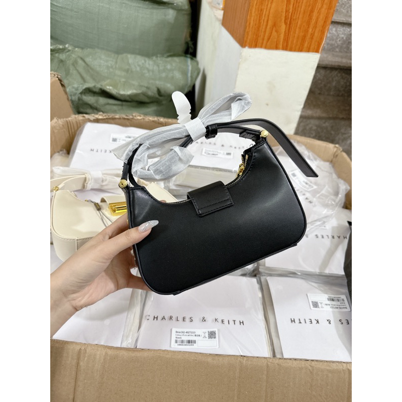 Túi kẹp nách khoá móc CK