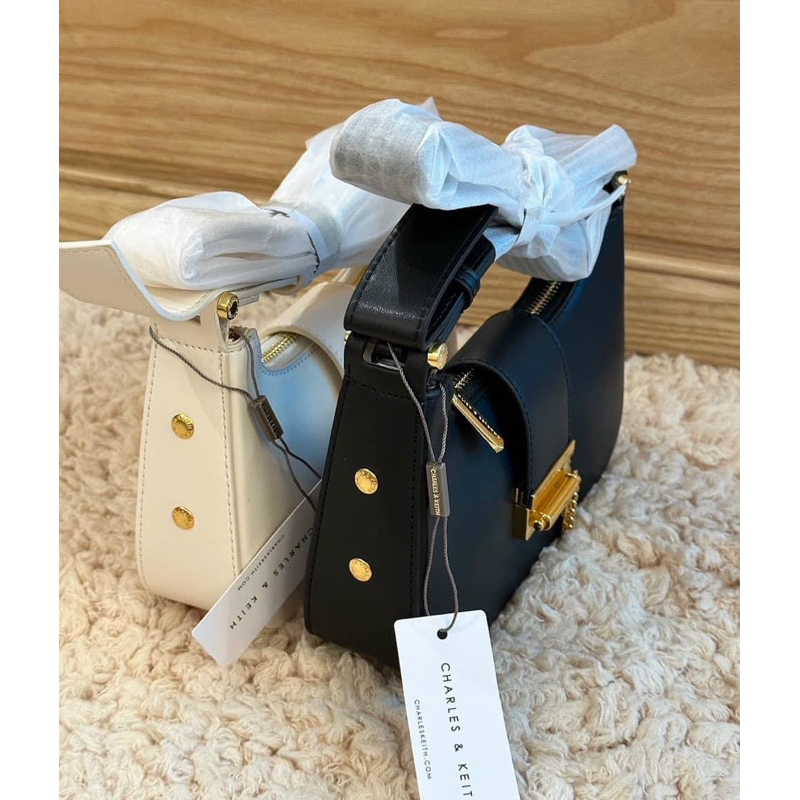 Túi kẹp nách khoá móc CK