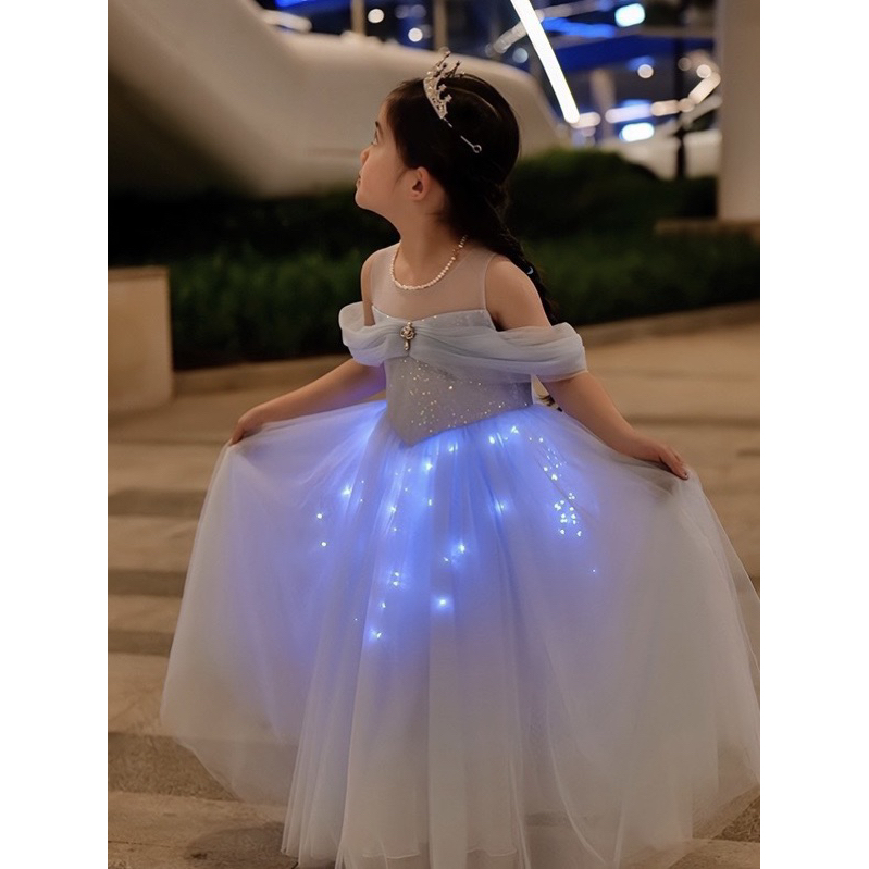 Đầm công chúa xanh trễ vai bồng bềnh kèm đèn phát sáng lấp lánh cổ tích siêu đẹp cho bé gái