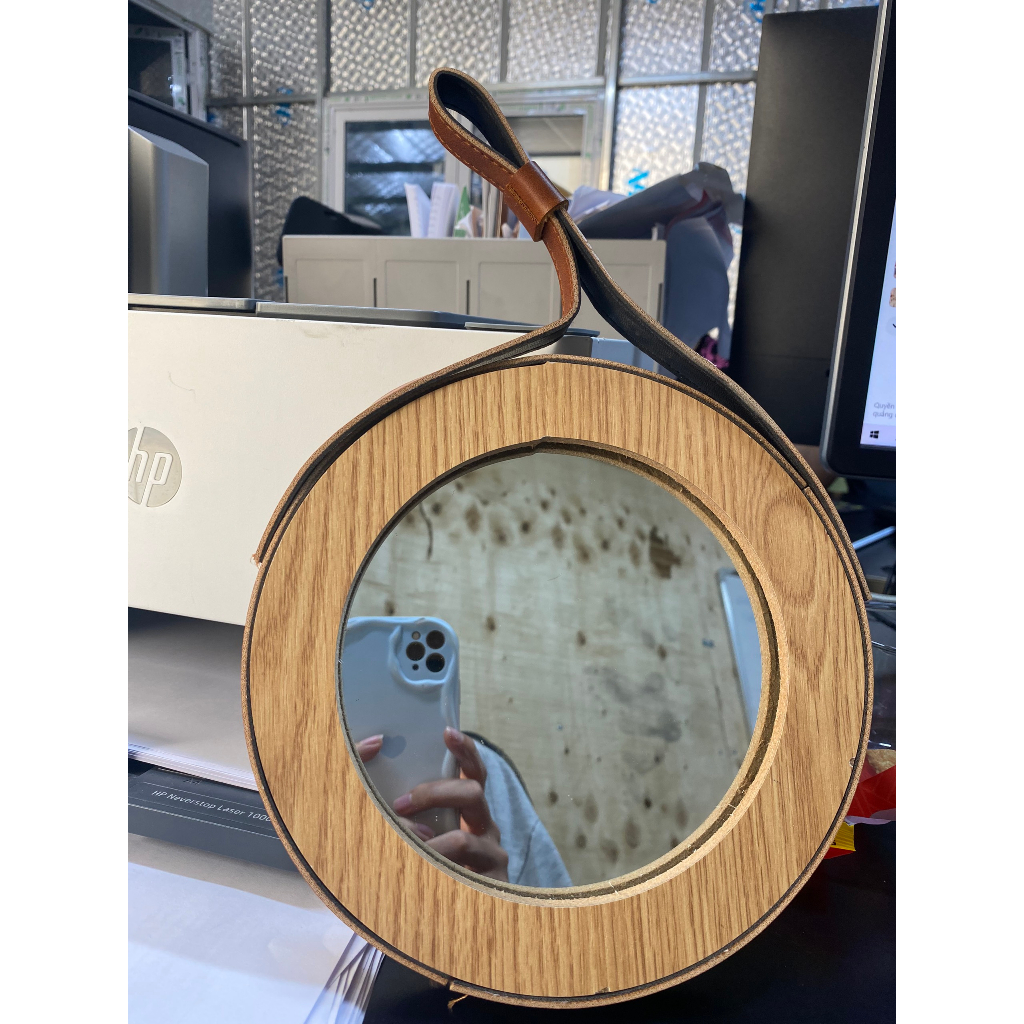 GIAM GIÁ - GƯƠNG TRÒN VIỀN GỖ DÂY DA TREO TƯỜNG KÍCH THƯỚC 20CM