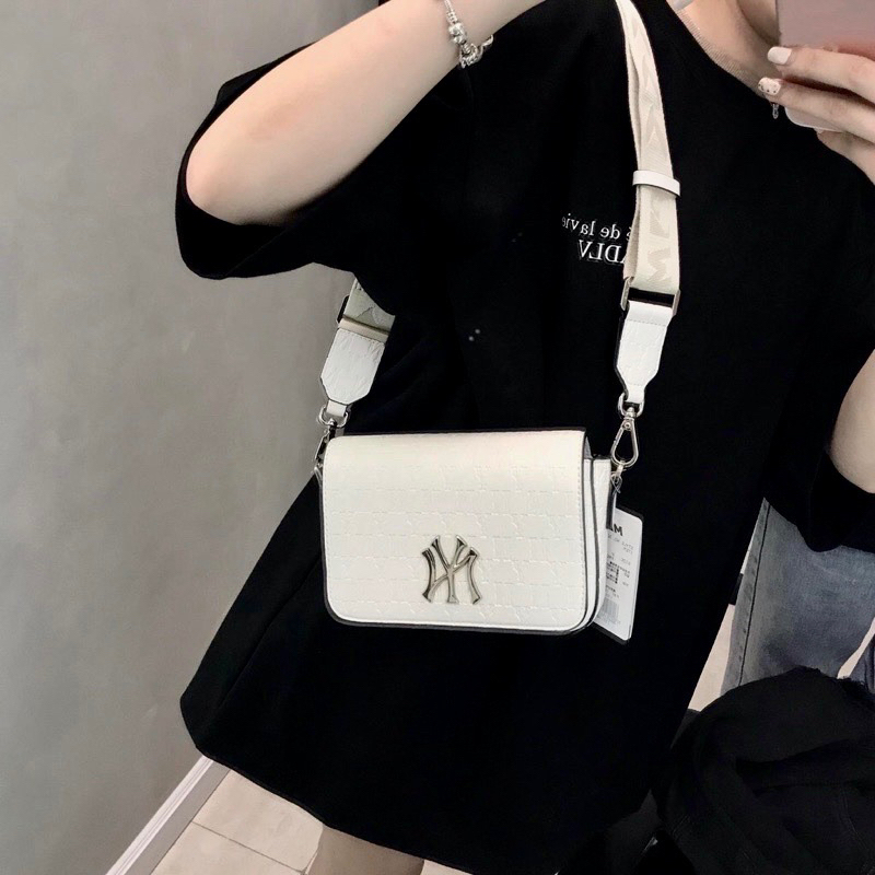 Túi NY đeo chéo nam nữ unisex túi MLB Logo Bạc hộp vuông da vân in chữ 18cm vừa điện thoại