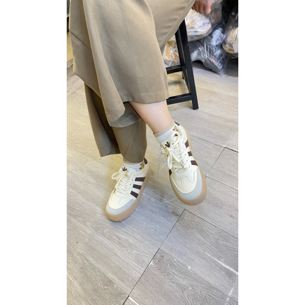 Thể thao sneaker 3 sọc kẻ kem sữa độn đế màu nâu bánh mì 4cm buộc dây Suvn