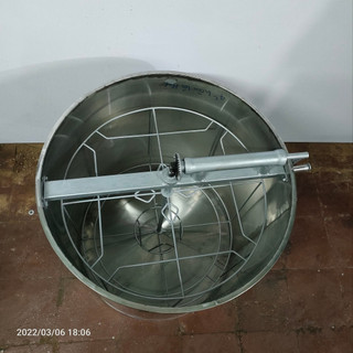 Thùng quay mật ong 4 cầu vỏ inox không nhiễm lõi thép( ong nội )