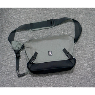 Túi đựng máy ảnh crumpler roady 7500 có ngăn đựng ipad 9.7inch