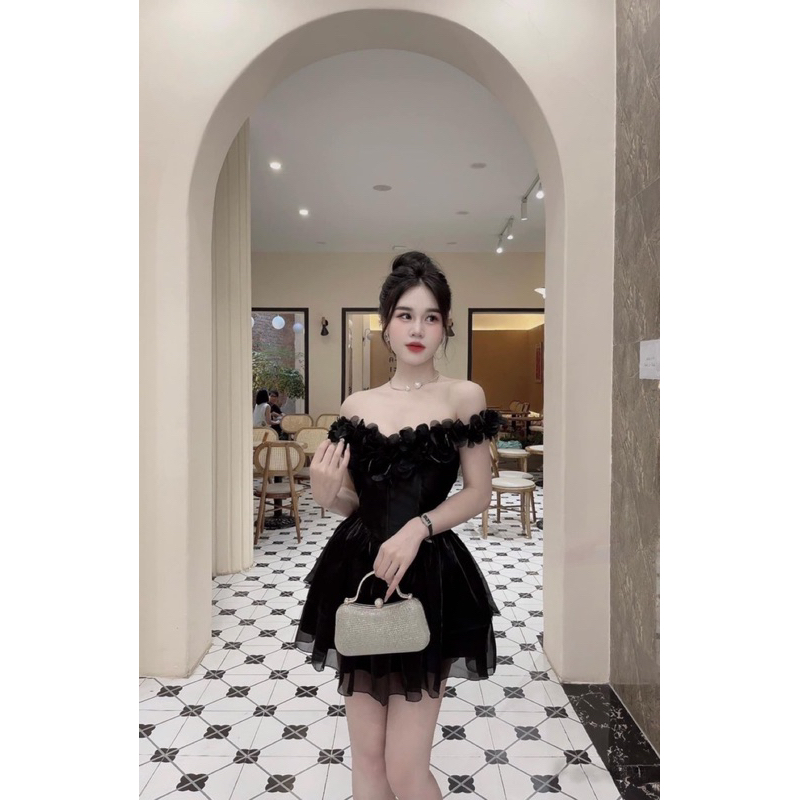 Đầm tiểu thư tơ óng, váy trễ vai đính hoa xếp tầng dáng ngắn có lót trong dày dặn