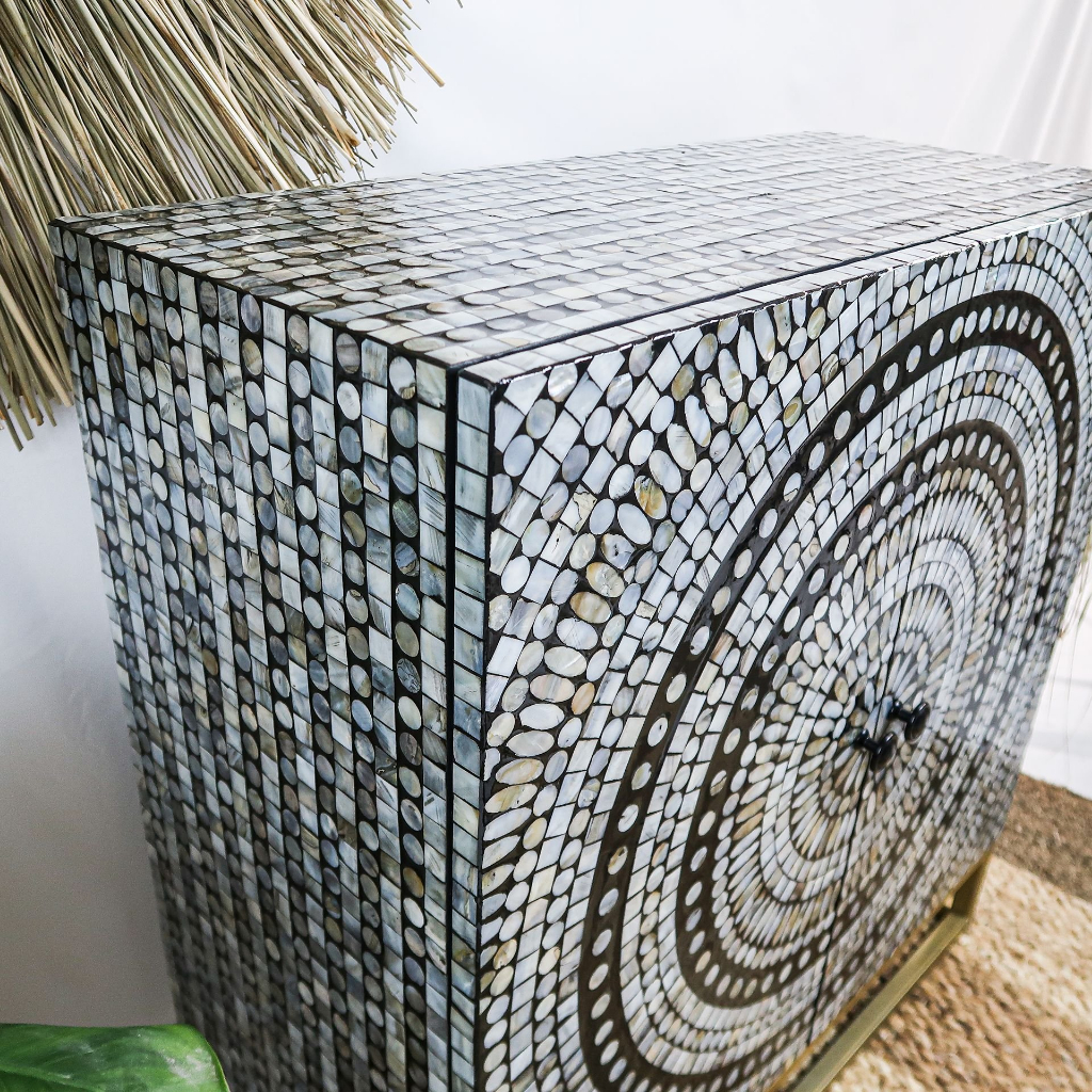 Tủ trang trí khảm trai đen