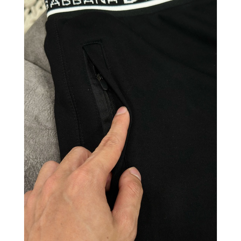 Jogger nỉ DG newww  Bo cạp dệt siêu xịn, logo hãng thêu tỉ mỉ sắc nét