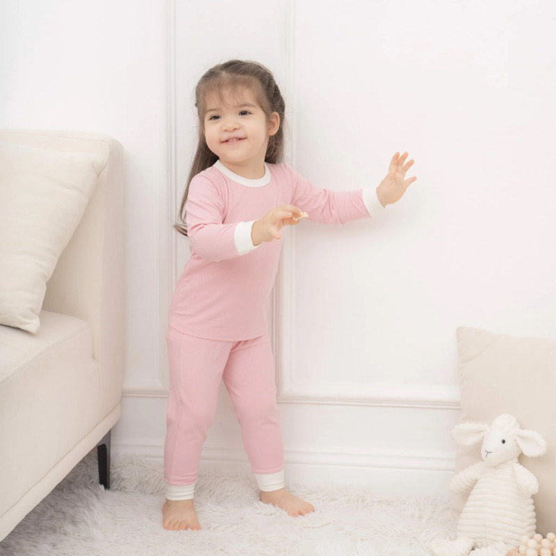 Bộ đồ dài cho bé trai bé gái hãng bubaby chất liệu molist siêu mềm mại