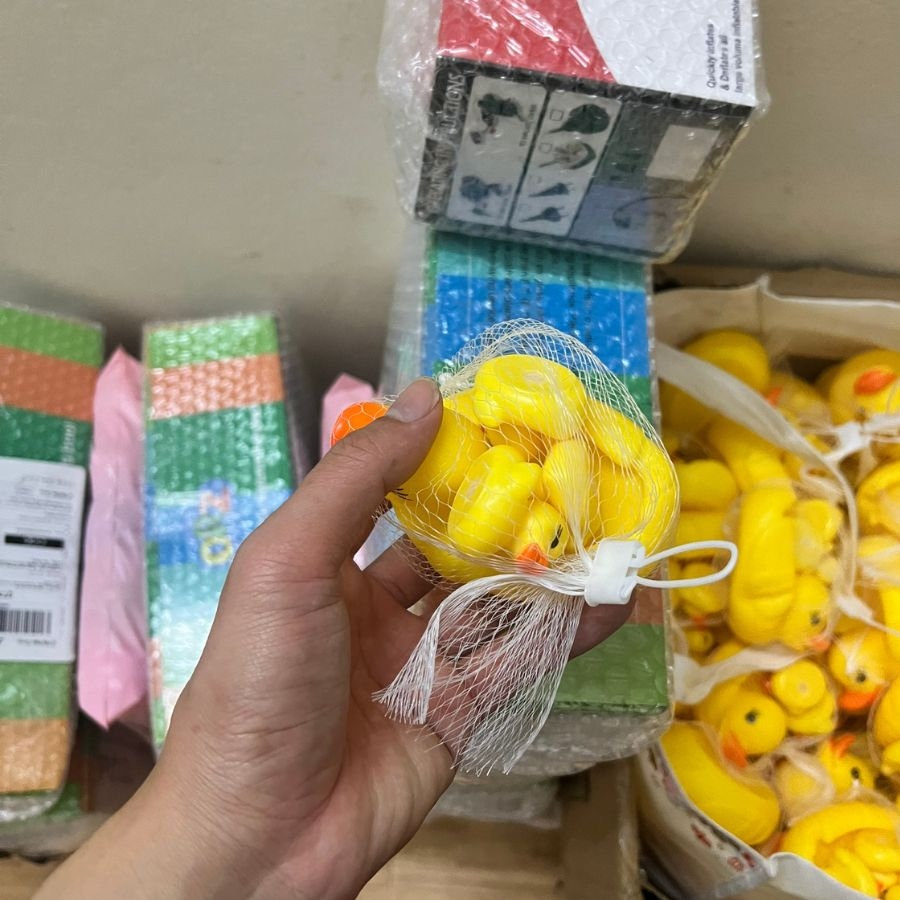 Gia đình vịt con thả bồn tắm cho bé (1 vịt mẹ 3 vịt con)