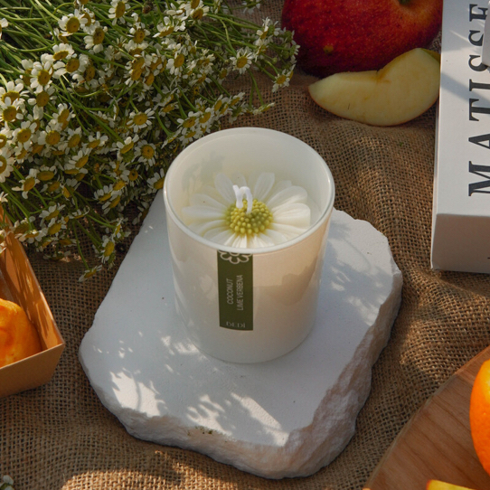 Nến thơm handmade BEDI Daisy Candles 15 mùi hương - an toàn cho người sử dụng.
