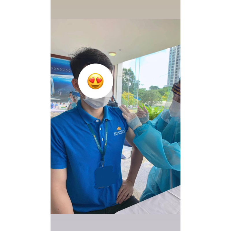 Áo thun xanh đậm nhân viên