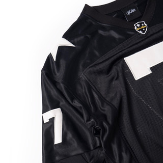 BLISH 7 “Jersey” màu đen phối vàng.