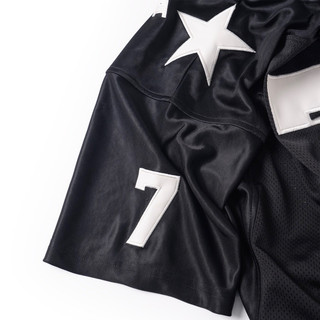 BLISH 7 “Jersey” màu đen phối vàng.