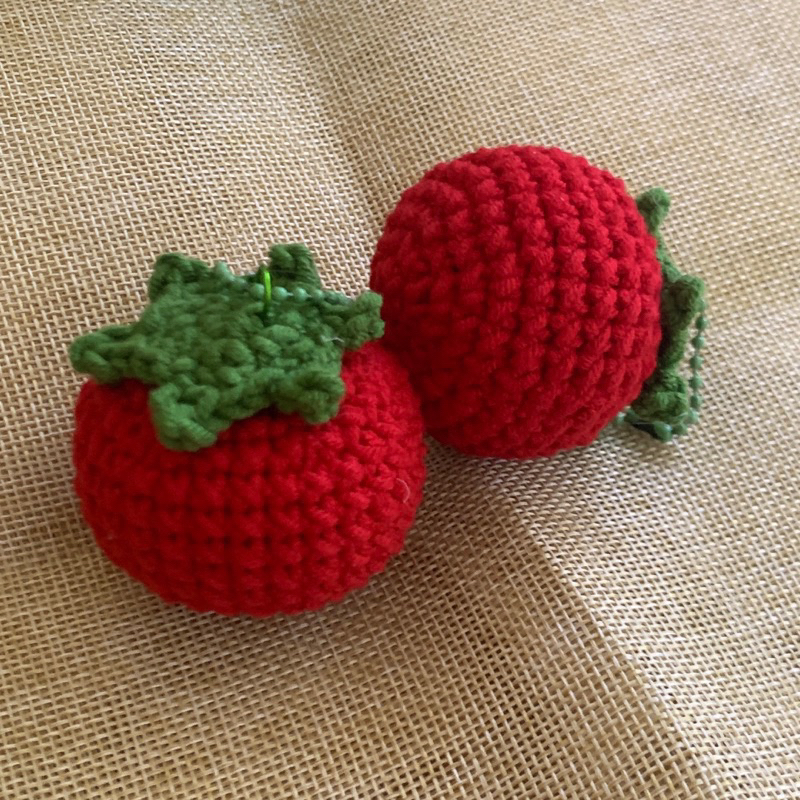 Móc khoá cà chua bằng len