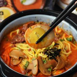 Lẩu tự sôi vị bò hầm cà chua, miso ramen ZISHAN hộp 520g ăn vặt siêu tiện lợi đã nghiền
