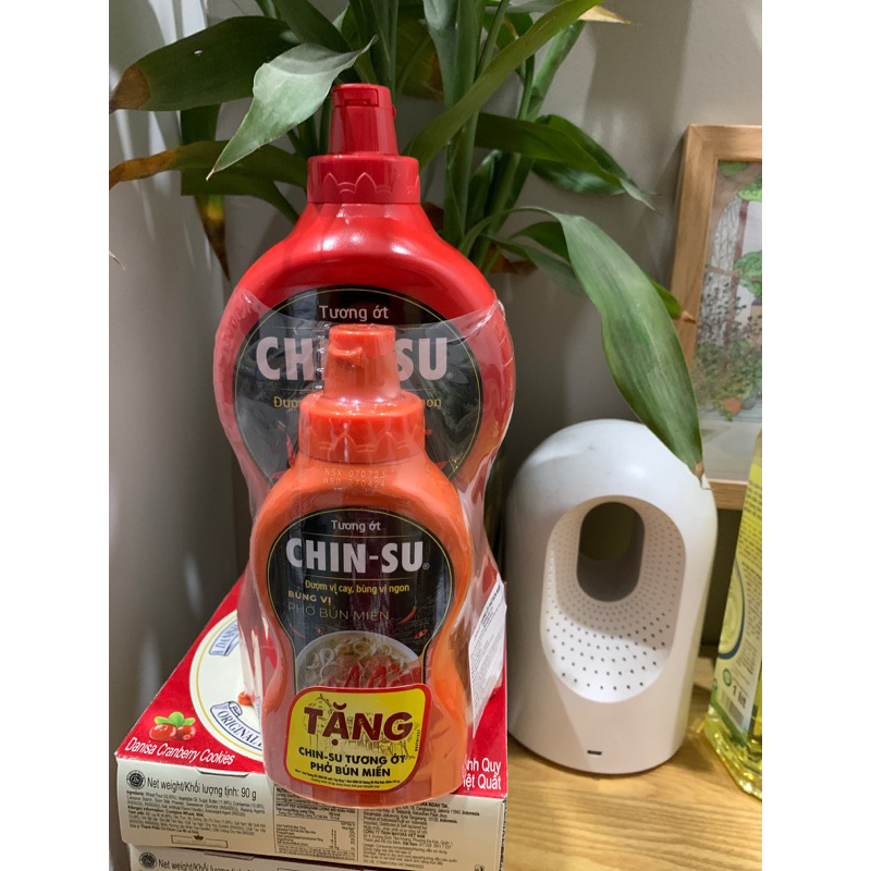 Sale !!!Tương ớt Chínu chai 1kg tặng chai tương ớt phở 235g date 4/2025