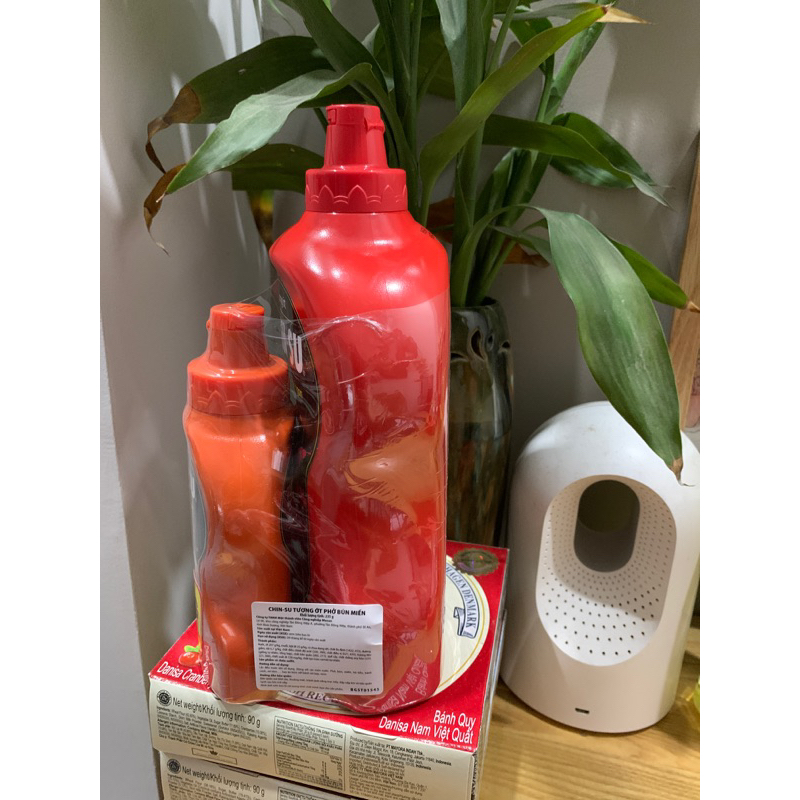 Sale !!!Tương ớt Chínu chai 1kg tặng chai tương ớt phở 235g date 4/2025