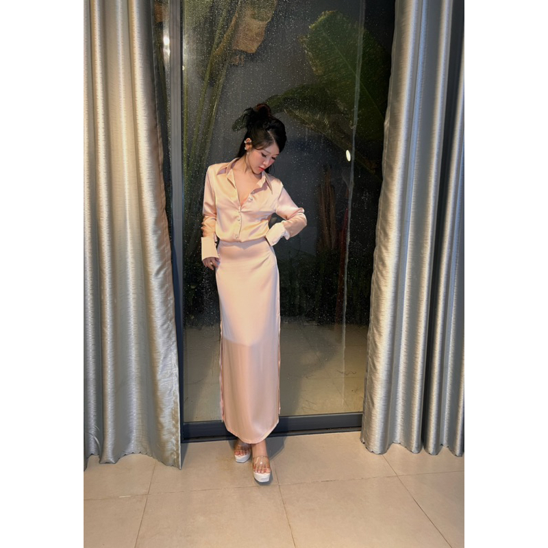 Set Áo Sơ Mi Và Chân Váy Xẻ Đùi