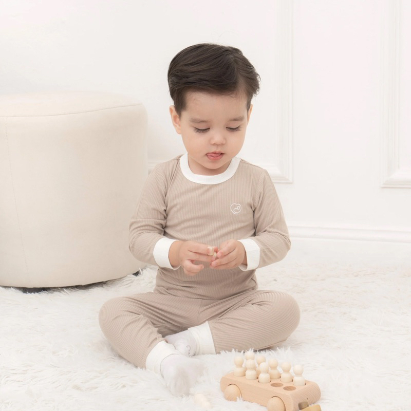 Bộ đồ dài cho bé trai bé gái hãng bubaby chất liệu molist siêu mềm mại