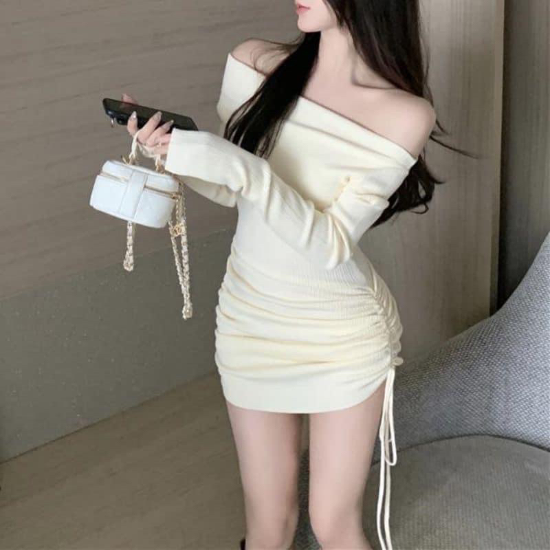 Váy trễ vai len vai rút hông
