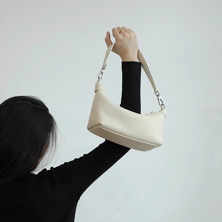 Túi da bò sần đeo vai - RILLY