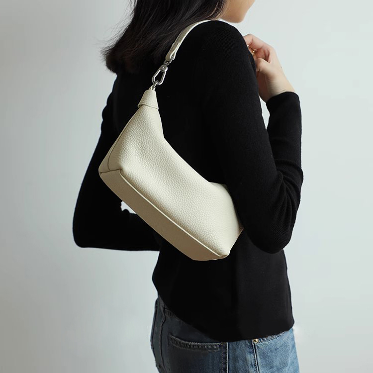 Túi da bò sần đeo vai - RILLY