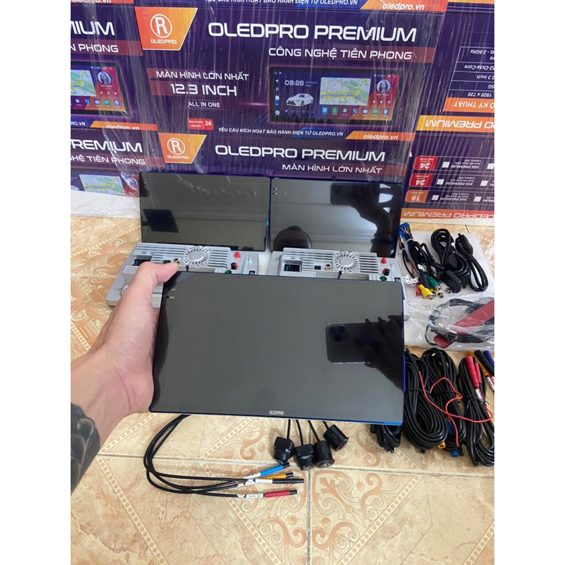Màn hình ô tô OLEDPRO X4S tích hợp camera 360 9in ram4-32 chip 8nhân