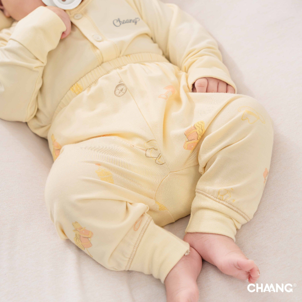 Bộ dài tay cotton Chaang Treasure cho bé sơ sinh 3 tháng đến 6 tháng AW23