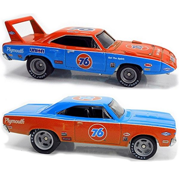 Xe mô hình Hot Wheels 70 Plymouth Superbird & 70 Plymouth Road Runner
