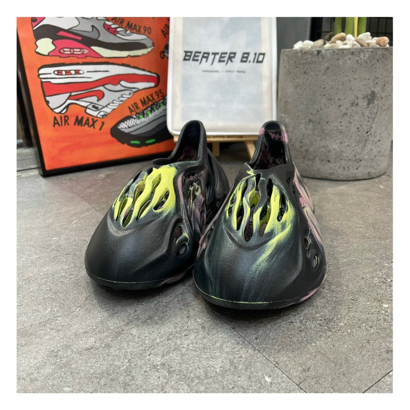 GIÀY YEEZY FOAM RUNNER ‘MX CARBON’ Code: IG9562