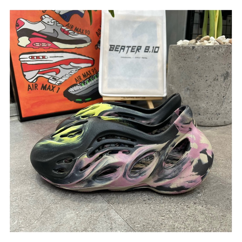 GIÀY YEEZY FOAM RUNNER ‘MX CARBON’ Code: IG9562