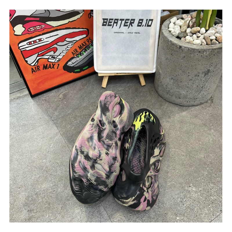 GIÀY YEEZY FOAM RUNNER ‘MX CARBON’ Code: IG9562