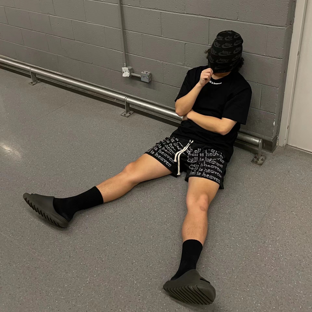 Quần Thun Ngố Nam Họa Tiết Chữ Nổi Bật HeiLit Short Nỉ Đùi Dày Dặn Có Túi Kết Hợp Dây Rút Dáng Cao