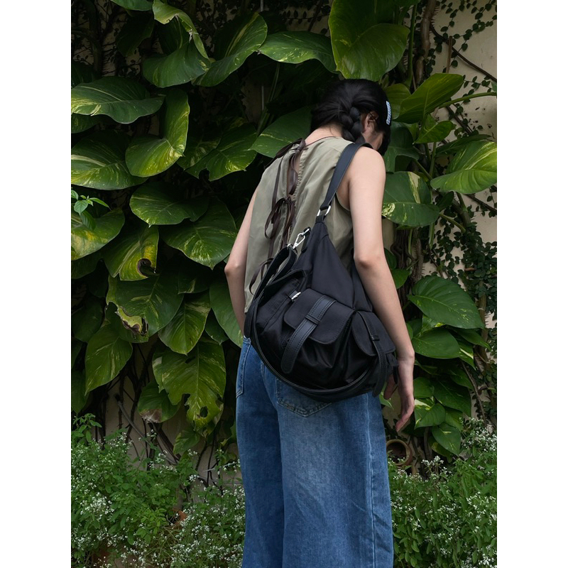 Có sẵn - Túi đen to kèm dây đeo chéo chất dù poly