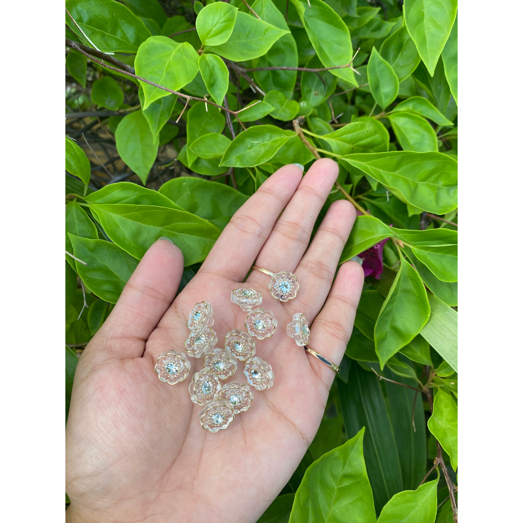 Sét 50 sơ mi hoa ở giữa có đính đá siêu sang đường kính nút 1.2cm