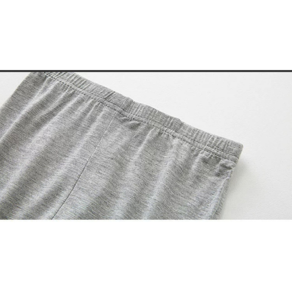 Quần legging bé gái , chất cotton co giãn, dai, mịn, mỏng vừa phải, đường may chắc chắn, không nhão, không xù.