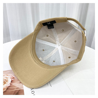Mũ lưỡi trai chữ H