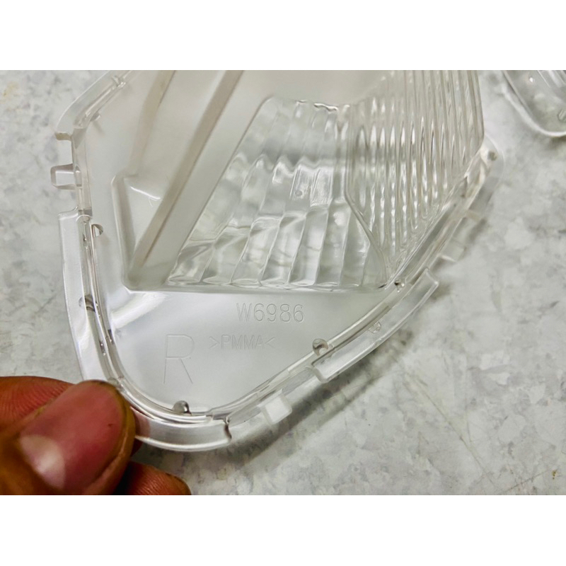 Mica Kính Kiếng Chụp Xi Nhan Honda Winner X