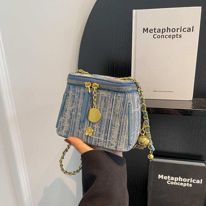 Túi đeo chéo, túi cốp mini da jeans xước mác hoa phối chuông 2 màu siêu đẹp thời trang cute giá rẻ