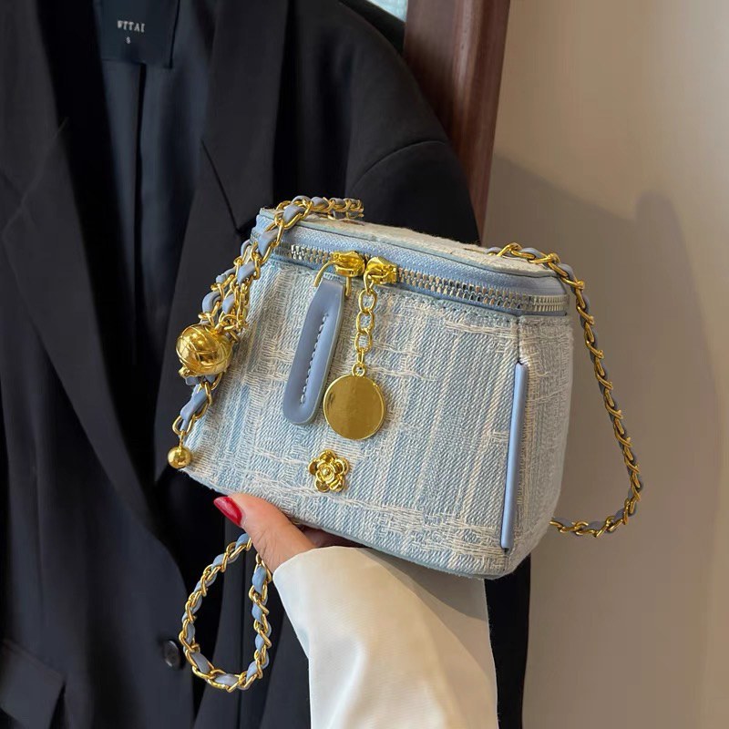 Túi đeo chéo, túi cốp mini da jeans xước mác hoa phối chuông 2 màu siêu đẹp thời trang cute giá rẻ