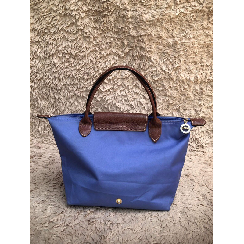 Túi chuẩn si. Túi qua sử dụng. Khách vui lòng xem hình nếu muốn biết thêm thông tin sản phẩm mời khách vô chat . Thanks.